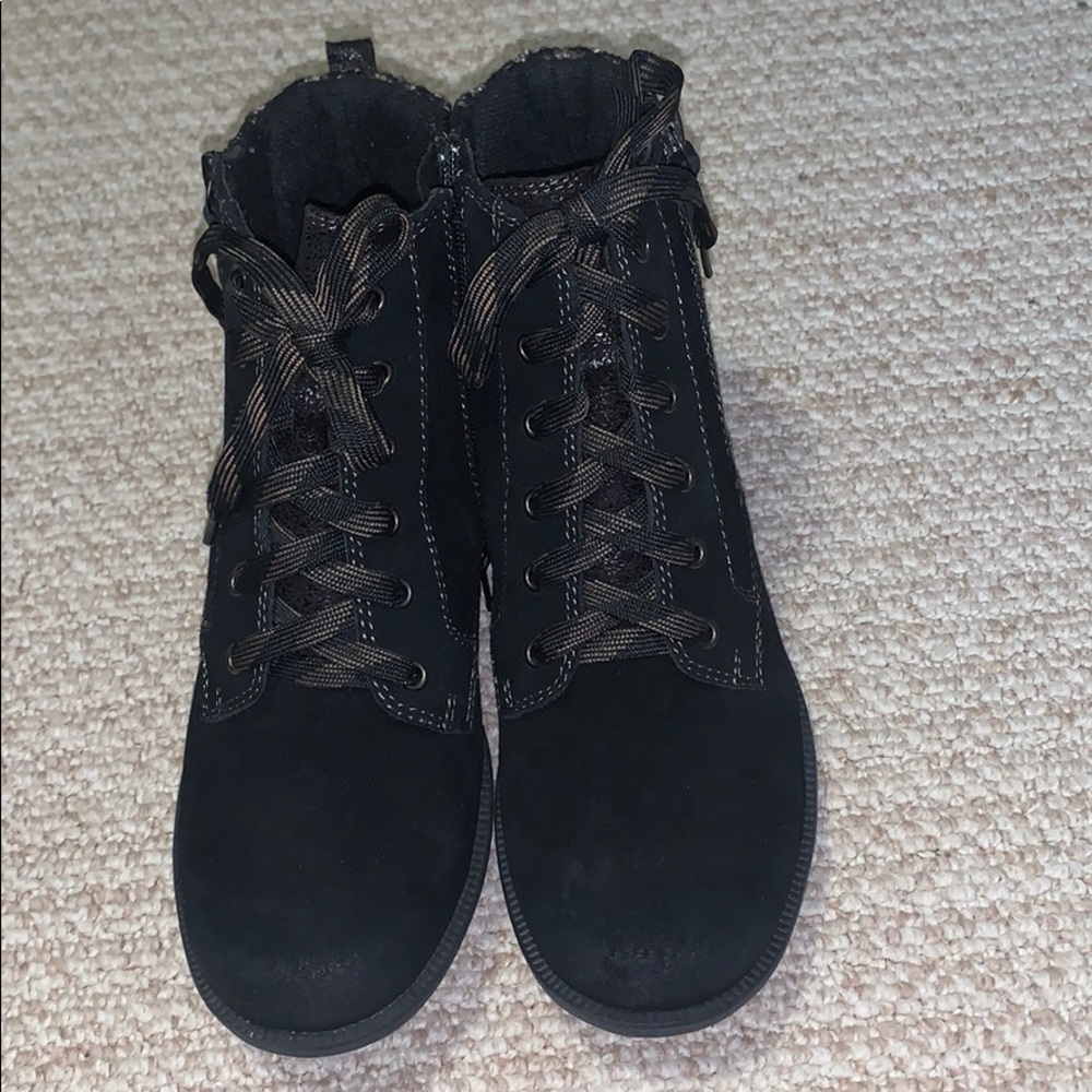 Earth boots